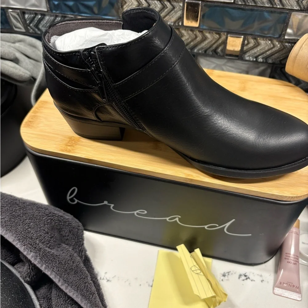 Life Stride Black Ankle Booties